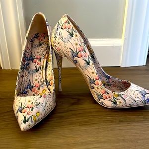 Rare aldo flower heels size 9